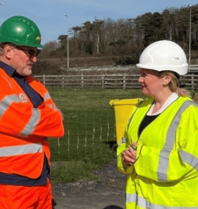 Richard Parkinson, CEO of Inyanga Marine Energy Group, with Rebecca Evans, Welsh Government Cabinet Secretary for Economy, Energy and Planning