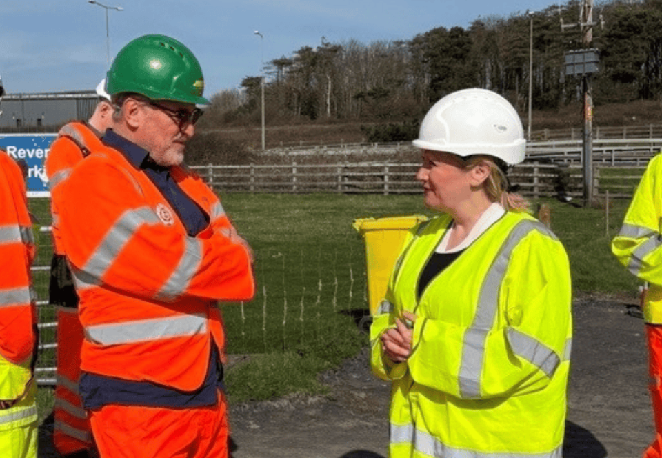 Richard Parkinson, CEO of Inyanga Marine Energy Group, with Rebecca Evans, Welsh Government Cabinet Secretary for Economy, Energy and Planning