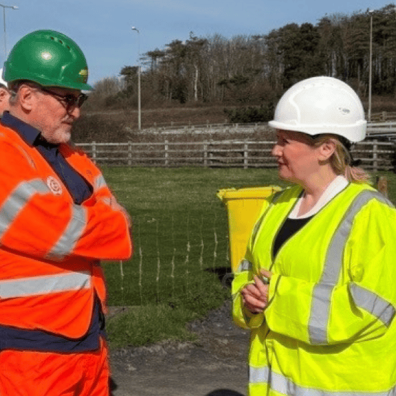 Richard Parkinson, CEO of Inyanga Marine Energy Group, with Rebecca Evans, Welsh Government Cabinet Secretary for Economy, Energy and Planning