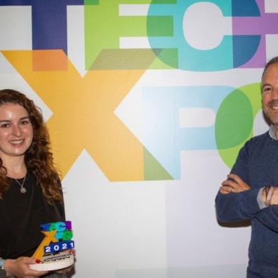 Jenny Bailey, Ferryx, accepting Tech-Xpo trophy from Nathan Guest, VWV sponsor